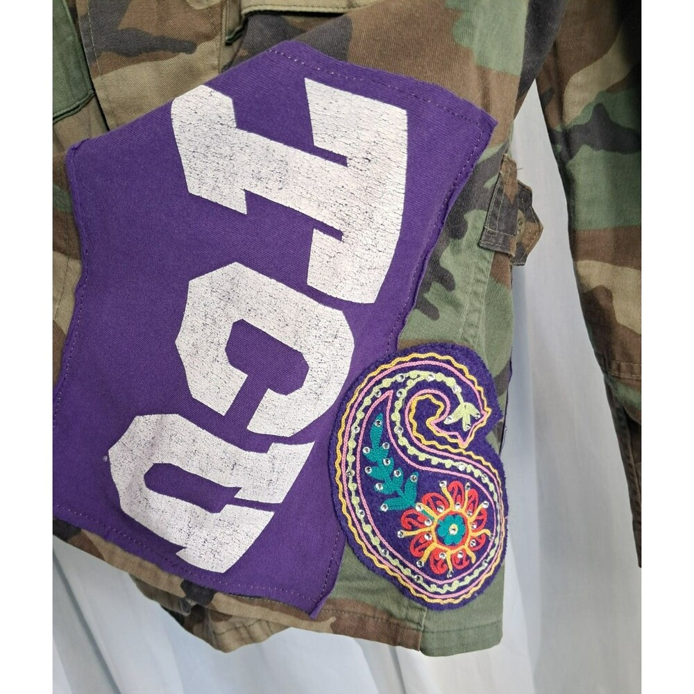 Vintage US Army Woodland Camo Jacket TCU College Patches Mens Small Womens Large - Picture 3 of 6